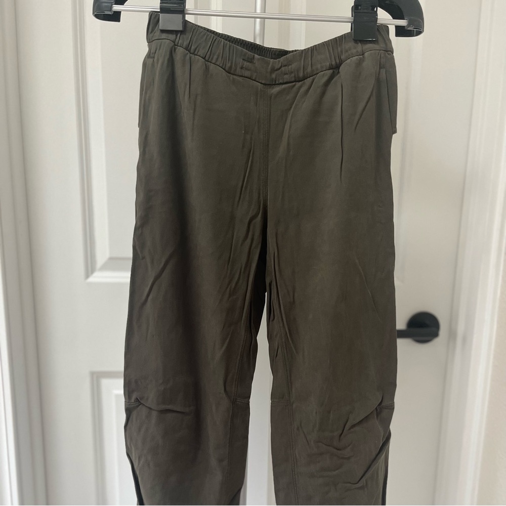 Lululemon Essential Affinity Jogger - image 4